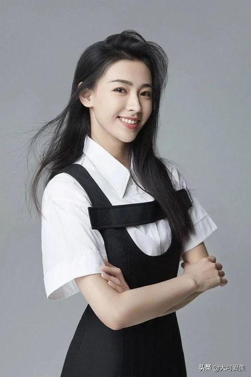 雪中女演员,演绎冬季浪漫的女演员风采